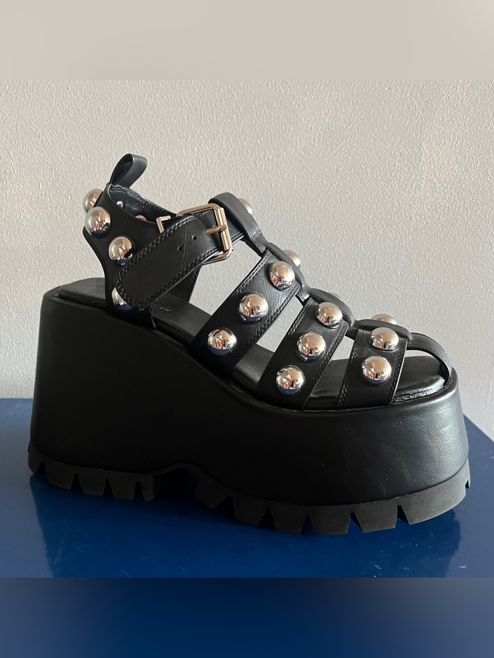 Dolls Kill Current Mood Return To Camp Platform Studded Sandals
Black size 9M